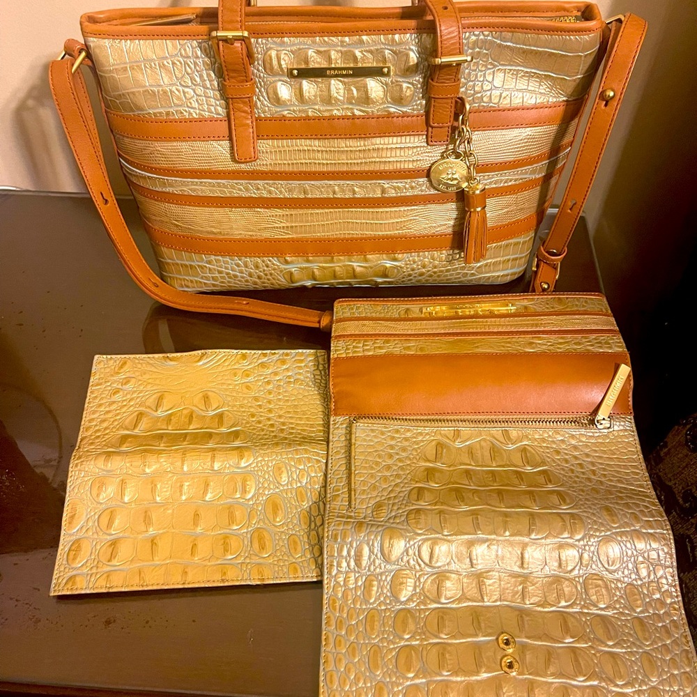 Brahmin Set: purse/matching wallet, excellent condition, no scratches or stains.